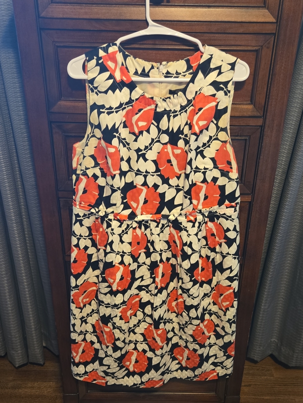 Ann Taylor Sleeveless Floral Shift Dress in Black, Cream & Red-Orange